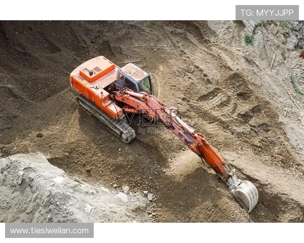 挖掘机航拍俯瞰大型工地